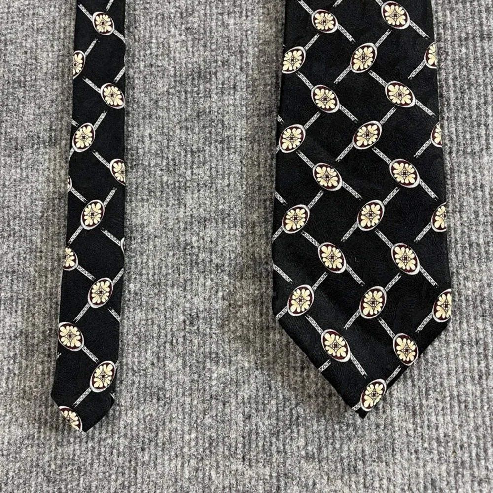 Club Room Mens Silk Necktie Black Gold Medallion Geometric Jacquard WPL 8046